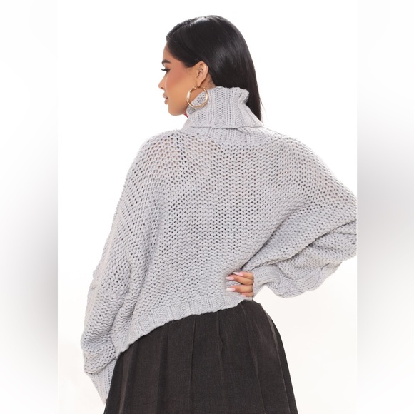 HYFVE Grey chunky cable knit cropped turtle neck sweater in medium - Picture 15 of 16
